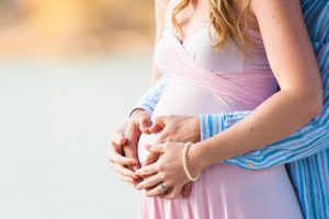 Vestiti per la maternità: ecco come sceglierli