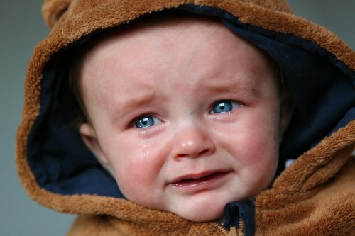 L'abbandono emotivo nei bambini è considerato una forma di maltrattamento infantile