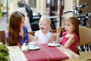 Come intrattenere un bambino al ristorante