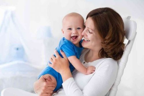 Anche se desideriamo che sia "mamma", spesso la prima parola pronunciata dal bebè è "papà"