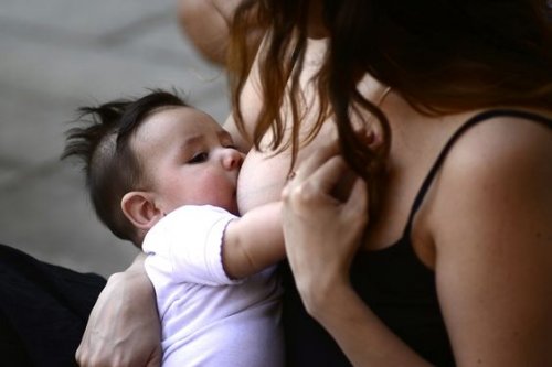 Il latte è senza dubbio uno dei principali alimenti di cui ha bisogno il neonato nei primi mesi di vita