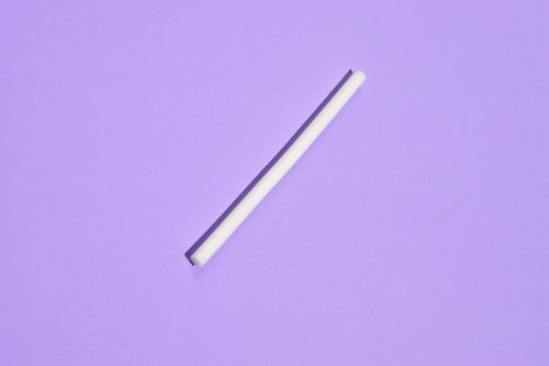 L'impianto di progesterone consiste in un tubicino minuscolo che rilascia ormoni nell'organismo