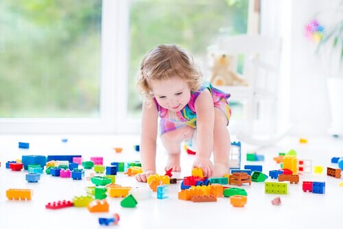 I giochi adatti a bambini di 2 anni favoriscono il loro sviluppo intellettivo e sociale