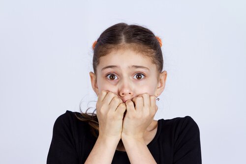 I bambini devono imparare a diffidare dagli sconosciuti che offrono cibo