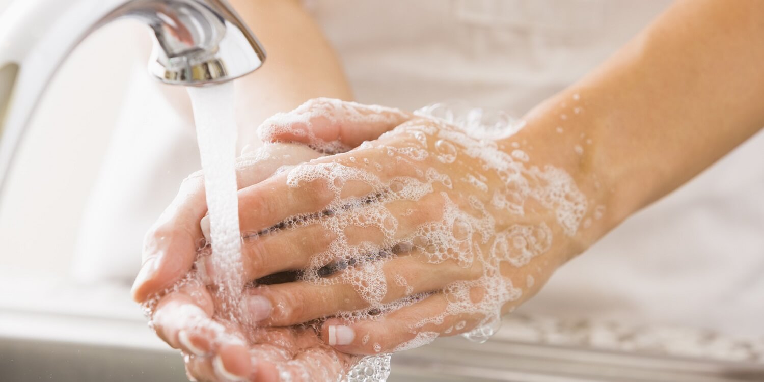 lavarsi le mani è la prima precauzione da adottare per prevenire i raffreddori