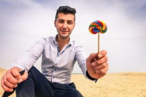 Sconosciuti che offrono cibo al bambino. Che fare?