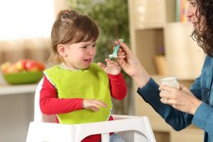 Cosa fare se nostro figlio non vuole mangiare