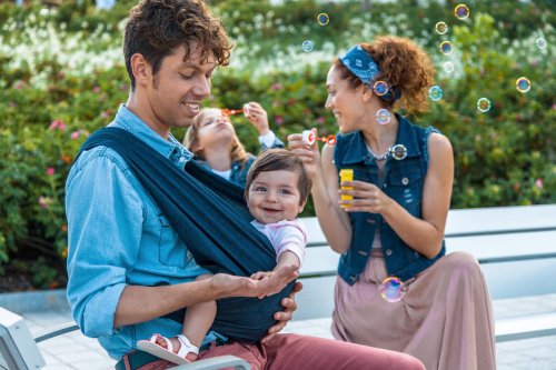 il babywearing favorisce la sintonia con il proprio bebè