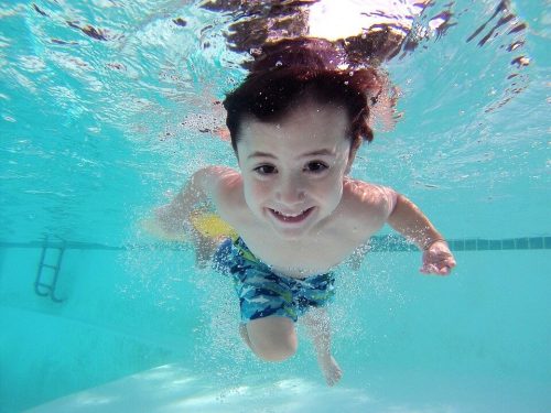 9 benefici del nuoto per i bambini
