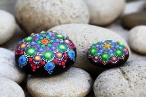 Decorare i sassi: semplice e divertente