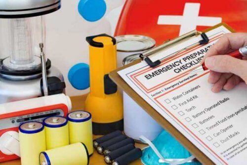 nella cassetta di pronto soccorso deve essere presente un elenco di tutto il suo contenuto