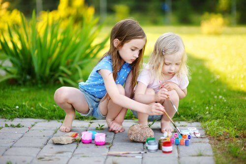 Decorare i sassi con la pittura