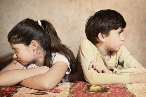 Cosa fare se i vostri figli discutono continuamente?