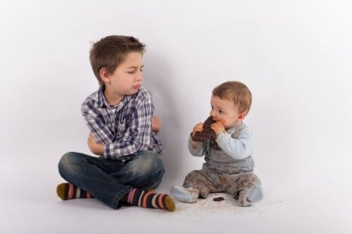 Gelosia per il fratellino, tra i disturbi affettivi più frequenti.