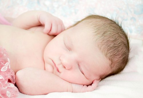L'ineguagliabile odore del neonato si deve alla vernice caseosa e ai residui di liquido amniotico