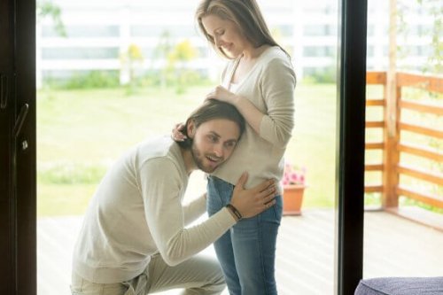 Parlare al bebè durante la gravidanza, un atto d'amore