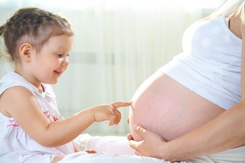 Prima o poi anche a voi verrà posta la domanda: "Mamma, da dove vengono i bambini?"