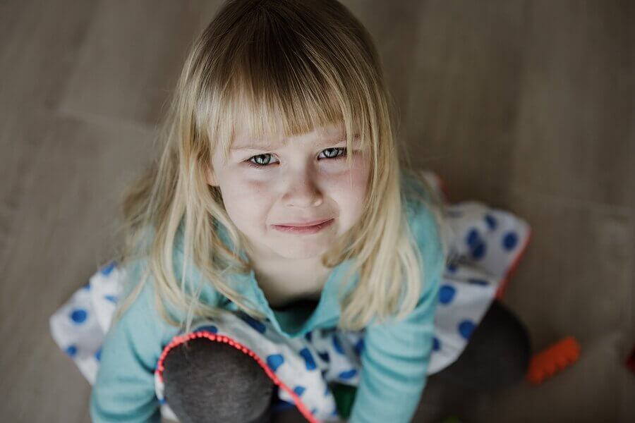 Bambina con carenze affettive