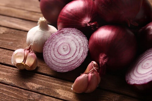 Aglio e cipolla serve a migliorare l'odore corporeo