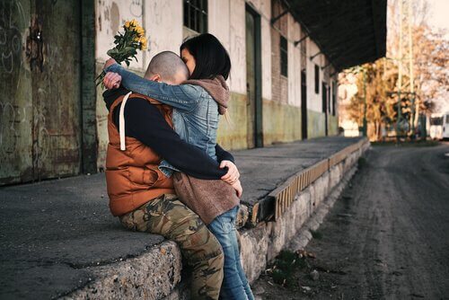 le partecipazioni del vostro matrimonio potrebbero raccontare la vostra storia d'amore