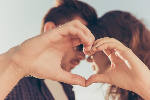 per le partecipazioni del vostro matrimonio potete creare un piccolo album fotografico
