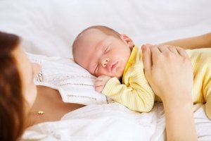 Cosleeping: guida per dormire tutti insieme in sicurezza