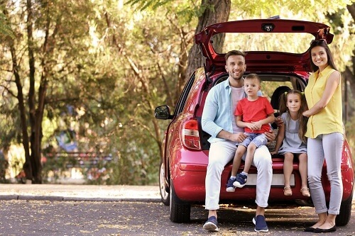 Famiglia su minivan