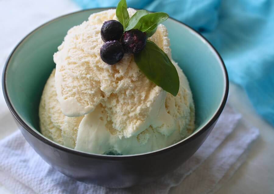 Gelato yogurt e ciliegia