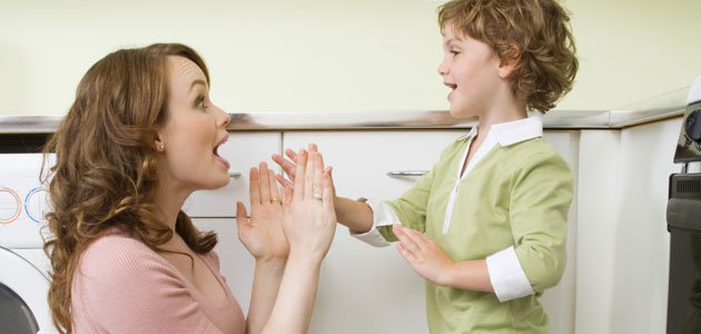 il linguaggio emotivo permette di parlare ai bambino da pari a pari