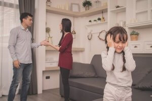 Le discussioni dei genitori lontano dai figli