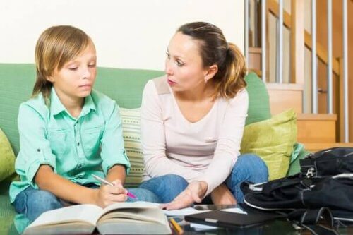 Aiutare i figli con i compiti: cose da non fare