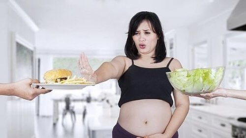In gravidanza non bisogna mangiare per due
