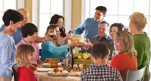 l'importanza di mangiare insieme in famiglia