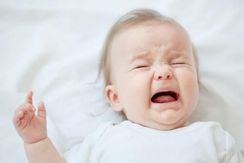 Neonato in lacrime