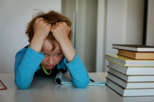 Mio figlio soffre di stress a scuola: come posso aiutarlo?