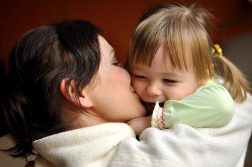 Ascoltare i figli è importante quanto abbracciarli