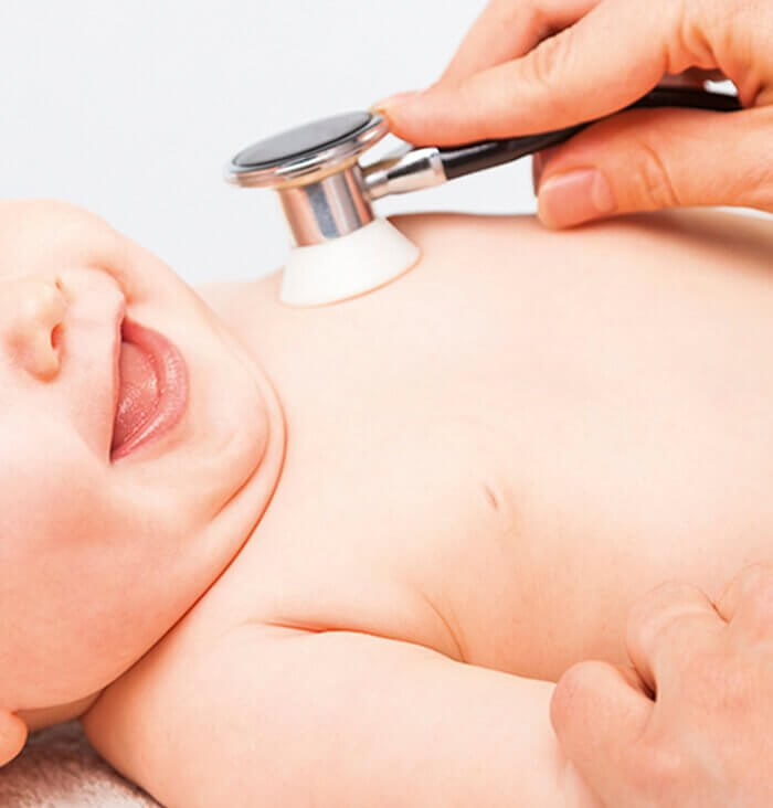 l'obiettivo dei controlli medici sui bambini sani consiste nell'identificazione di eventuali patologie