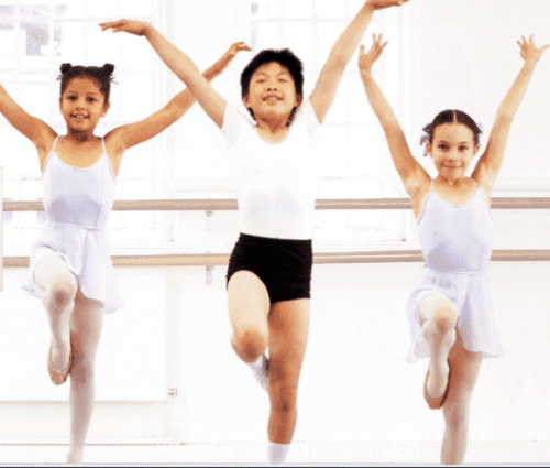 bambini a lezione di danza