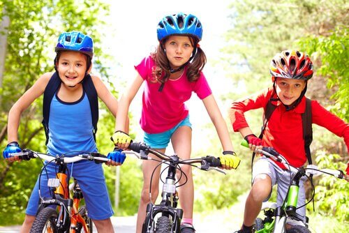 l'attività all'aperto è la migliore arma contro la sedentarietà nei bambini