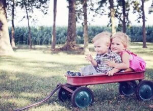 Come incoraggiare la relazione tra cugini in famiglia