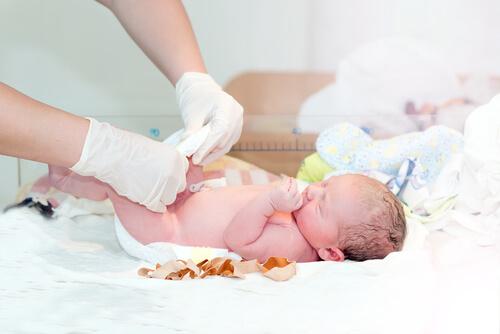 igienizzare cordone ombelicale neonato 
