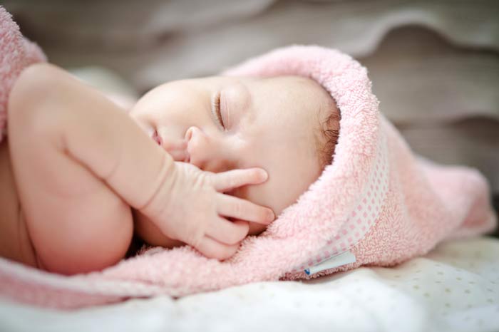 il bebè nasce dotato di una struttura cognitiva che gli consente di ricevere gli stimoli e conservarli nella memoria