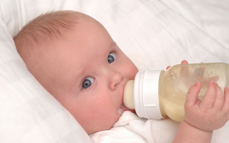 alimentazione a base di latte artificiale