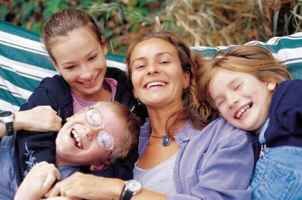 Mamma felice con i suoi figli