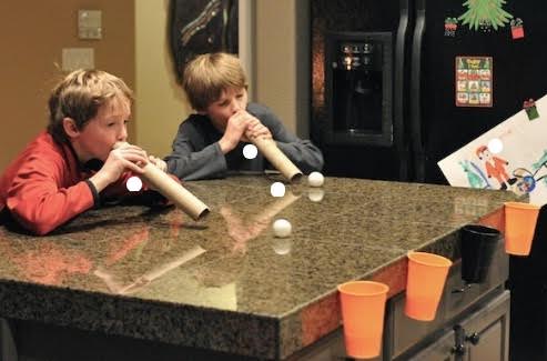 I giochi più belli per divertirvi con i vostri figli prevedono l'uso di materiale di riciclo