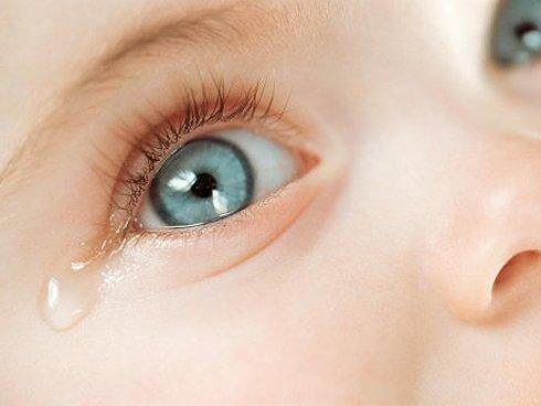 Lacrimazione congiuntivite bambini