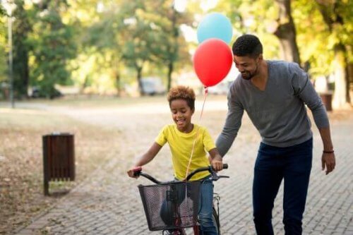 Ricompensare i bambini per i buoni voti ricevuti: vantaggi e svantaggi