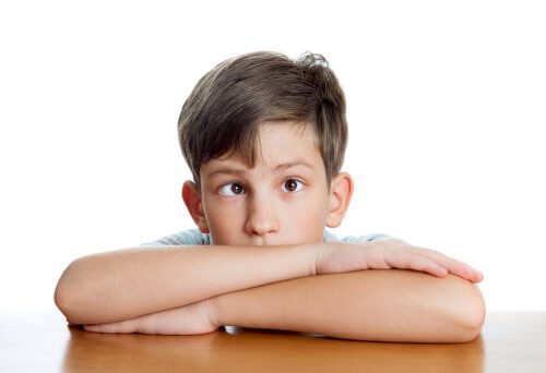 bambino con strabismo infantile
