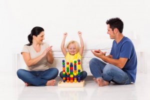 Elogiare i bambini: come influenza il loro sviluppo?