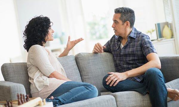 Le madri chiedono che i mariti le aiutino nei lavori domestici